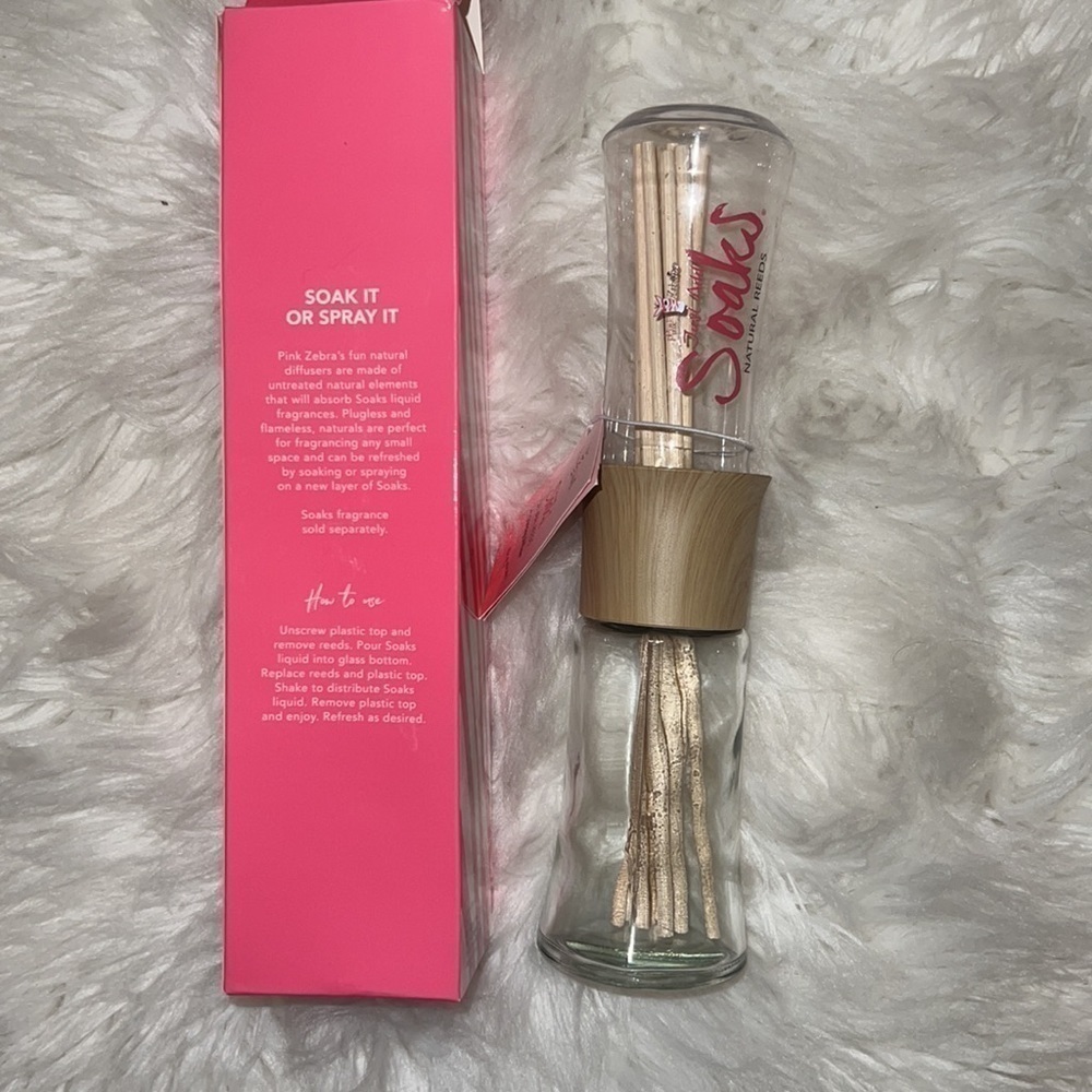 Pink Zebra Reed glass diffuser w/ Natural light Reeds. Just Add Soaks. NIB - Picture 4 of 5